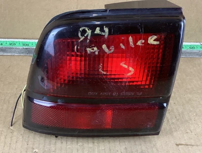 Задний левый задний фонарь со стороны водителя для Chevrolet Cavalier 1991-1994 годов выпуска 16511855 от оригинального производителя - Изображение 1 из 4