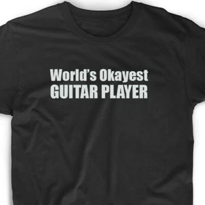 Lustiges T-Shirt Okayest Guitar Player Trommel Musik Musiker Band Rock Metal Geschenk - Bild 1 von 4