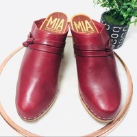 mia zori slip on sneaker