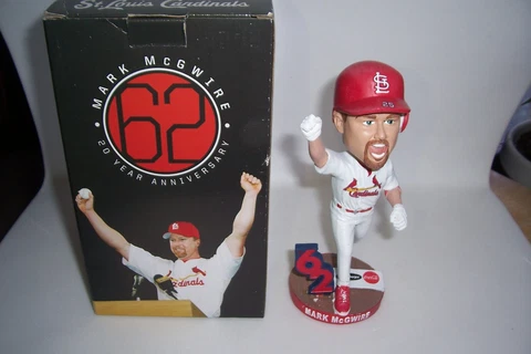 Mark McGwire St. Louis Cardinals 62nd Home Run SGA Bobblehead NIB Cover