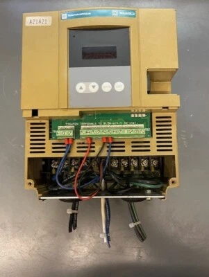 Square D Telemecanique ATV18U18N4 380/460V AC Drive - Image 1 of 4