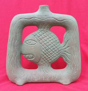 The Ancient Fish Australian Cermic Sculture Vessel 1999 Sydney 42x34x7 cm - Imagen 1 de 4