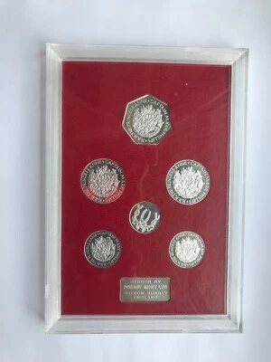 1973 ROYAL WEDDING PRINCESS ANNE & MARK PHILLIPS SILVER MEDAL SET BOXED COA - Image 1 of 4