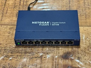 Netgear GS108v4 with 8 Port Gigabit Ethernet Unmanaged networks Switch hub - Zdjęcie 1 z 4