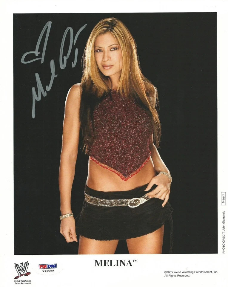 梅琳娜·佩雷斯签名 8 x 10 照片 PSA/DNA 正品证书 WWE Diva 宣传图片亲笔签名签名 — 第 1/3 张图片