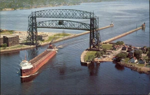 Duluth,MN Aerial Lift Bridge Freighter Ship Chrome Minnesota Postcard - Picture 1 of 2