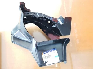 Ssangyong Genuine Fender Bracket Left for REXTON 01~05 #5731408000 - Picture 1 of 3