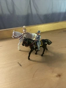 BRITAINS 8678 CIRCUS STREET PARADE HIGH SCHOOL RIDERS METALL ZIVIL FIGURENSET - Bild 1 von 12