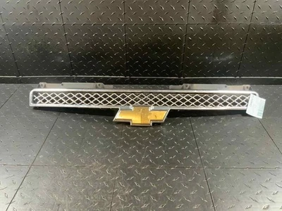 08-14 Suburban 1500 Upper Chrome Grille w/Emblem - Image 1 of 4