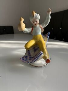 Mała porcelanowa figurka Hollohaza Hungary Aladyn latający dywan 13,5cm wysokości