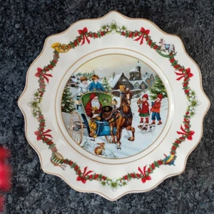 Villeroy & Boch TOY'S DELIGHT Annual Christmas Salad Plate 2022 # 2646 - Picture 1 of 3