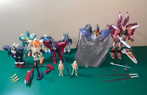 Enorme lotto modellini Bandai Gundam con ricambi e accessori (mancano alcuni pezzi) - Foto 1 di 11
