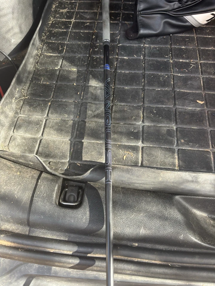 Mitsubishi Vanquish 4 Graphite Shaft + Adapter & Grip - Image 1 of 2