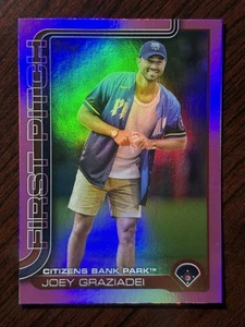 2025 Topps Series 2 Joey Graziadei First Pitch Pink Parallel SP The Bachelor - Bild 1 von 1