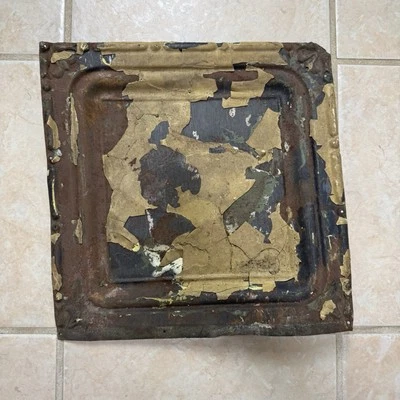 Azulejo de hojalata antiguo de techo en relieve Shabby Chippy pátina decoración salvamento 12,5 x 12,5 Foto 1 de 4