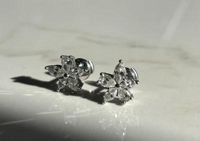 Pendientes Tiffany & CO Victoria grandes de diamantes con racimo mixto ($29,500) Foto 1 de 4