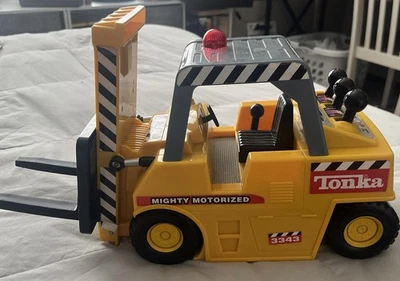 Carretilla elevadora motorizada Hasbro Tonka 3343 Mighty de segunda mano ¡probada! C2 Foto 1 de 4