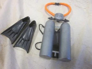 Vintage 1960s GI Joe Frogman Scuba Diver Oxygen Air Tank & Flippers - Picture 1 of 5