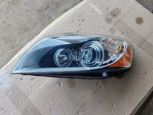 VOLVO XC60 HEADLIGHT FRONT LEFT PASSENGER SIDE XENON 30763137 MK1 2009 - 2013 - Picture 1 of 5