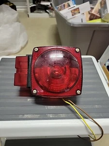 Luz de remolque, lado izquierdo, trasero, parada de licencia, intermitente, funcionamiento, pocos arañazos nuevos - Imagen 1 de 7