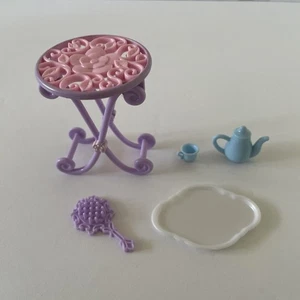 Barbie Mini Kingdom erweiterbares Schloss Spielset - Tisch, Teekanne, Tasse, Tablett, Pinsel - Bild 1 von 2