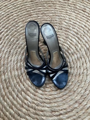 Tacones de cuero negro vintage Charles Jourdan Paris 11 M Foto 1 de 4