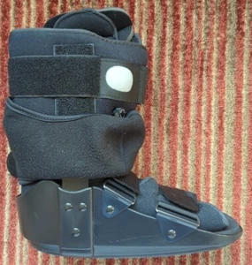 MaxTrax Recovery Walking Boot Size Medium Black - Picture 1 of 11