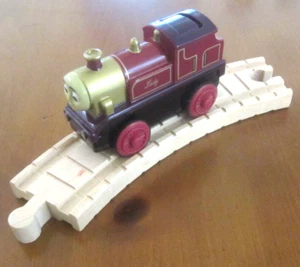 LC Thomas & seine Freunde Holzeisenbahn: Batteriebetriebene Dame (2002) (funktioniert nicht) - Bild 1 von 8