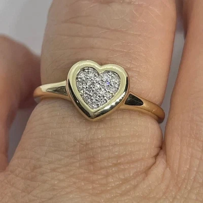 Diamante de corte redondo de 1,00 quilates enchapado en oro amarillo de 14 quilates con forma de corazón para mujer Foto 1 de 4