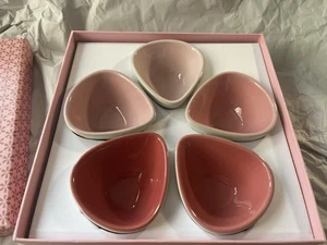 Rare New! Creuset Flower Petal Dish Set of 5 with Box Flower collection - Bild 1 von 4
