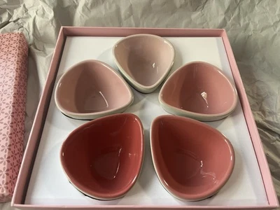 Rare New! Creuset Flower Petal Dish Set of 5 with Box Flower collection - Bild 1 von 4