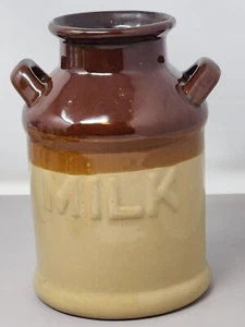Jarra de leche de cerámica marrón y beige vintage de dos tonos decoración con asas cerámica de granja - Imagen 1 de 11
