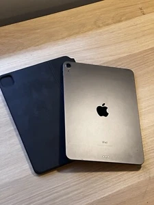 Apple iPad Air 4th Gen. 64GB, 10.9 in + Apple Magic Keyboard Bundle !! 9/10 - Afbeelding 1 van 11