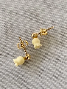 14k Gold White Flower Stud Earring - Picture 1 of 7