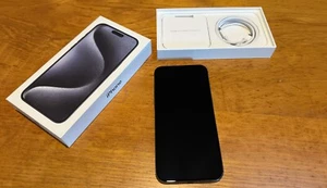 Apple iPhone 15 Pro Max - 256Go - Titane Bleu - comme neuf - Zdjęcie 1 z 7