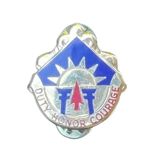 Prendedor de escudo DUI de la 40ª División de Infantería del Ejército de los Estados Unidos “Duty Honor Courage” G-22 - Imagen 1 de 4