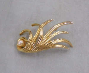 Vintage Gold Tone Womens Brooch With Faux Pearl Signed BOUCHER ~ EUC - Picture 1 of 4