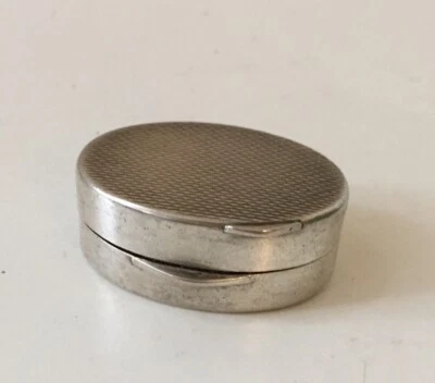 Ancien petit Pilulier en Argent Massif 800 - Photo 1/4
