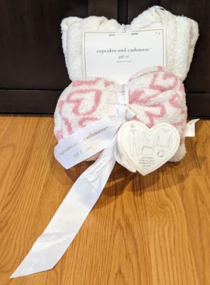 NUEVO Cupcakes y Cachemira Regalo Salón Set Bolsa Diadema Calcetines Foto 1 de 4