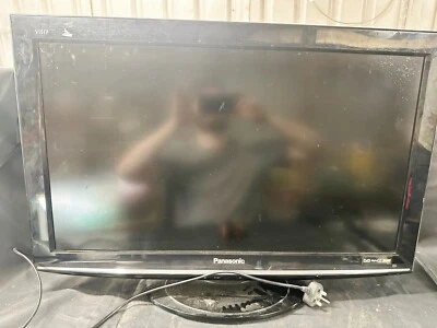 VINTAGE PANASONIC VIERA FLAT SCREEN TV HDMI MODEL TX-L32X10B 32" - Image 1 of 4