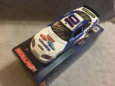 Acción autografiada Scott Riggs #10 Valvolline/Disney Cars 2006 diecast 1/24 Foto 1 de 4