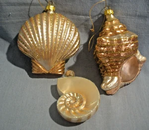 3 GLAS MUSCHEL ORNAMENTE ~ OWC NAUTILUS, JAKOBSMUSCHEL, MUSCHEL ~ GOLD ~ GLITZER ~ 2-1/2"-4" - Bild 1 von 8