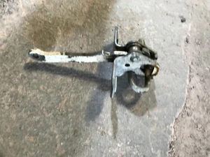 pestillo puerta delantera izquierda o derecha bmw e30 cupé 2 puertas - Imagen 1 de 3
