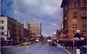 Vintage Postcard Street Scene downtown Salem Oregon OR Old Cars - Picture 1 of 3