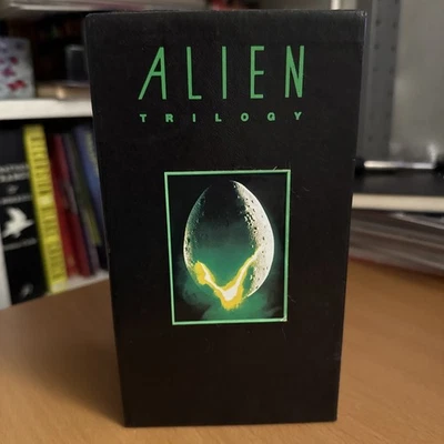 Alien Trilogy 1 2 3 VHS Box Set 1993 Fox Video Sigourney Weaver Complete Foto 1 de 4