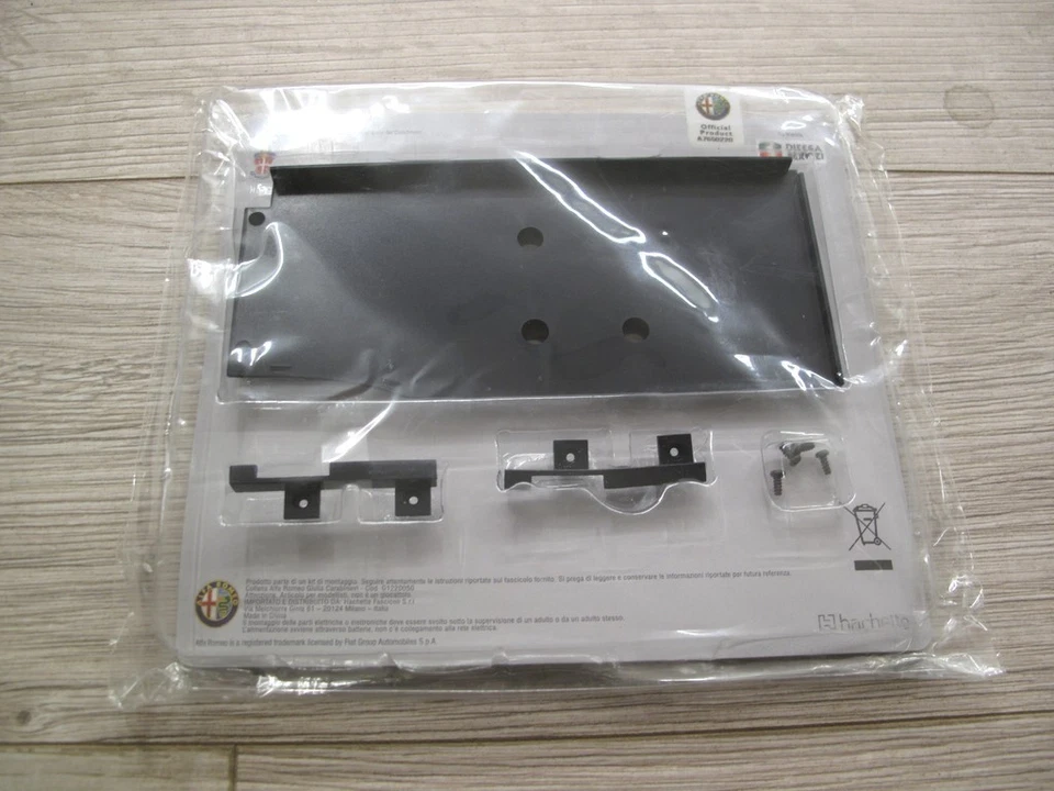 ALFA ROMEO GIULIA SUPER 1600 CARABINIERI HACHETTE 1/8 SPARE PARTS PARTI #49 - Immagine 1 di 1