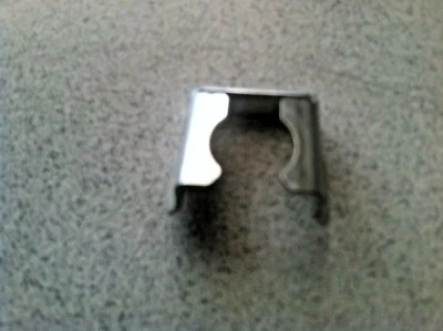 2004-2008 BMW 750i 750Li E65 E66 ~ ЗАЖИМ РЕЛЬСЫ ВПРЫСКА ТОПЛИВА ~ 13537528539 - Изображение 1 из 3