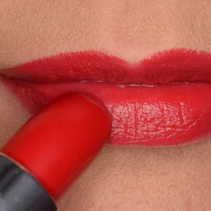 Zoya Frankie Lipstick Scarlet Bright Red Cream Creme Bullet Lip Stick Buildable - Picture 1 of 6