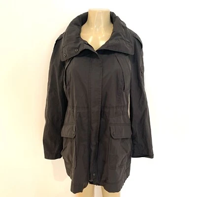 Chaqueta de lluvia con capucha Cole Haan talla L bolsillos impermeable cortavientos Foto 1 de 4