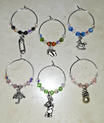 Juego de 6 - DIJES DE TALLO DE COPA DE VINO PLATEADOS - Nuevo revelación de género para bebés - NUEVO Foto 1 de 4